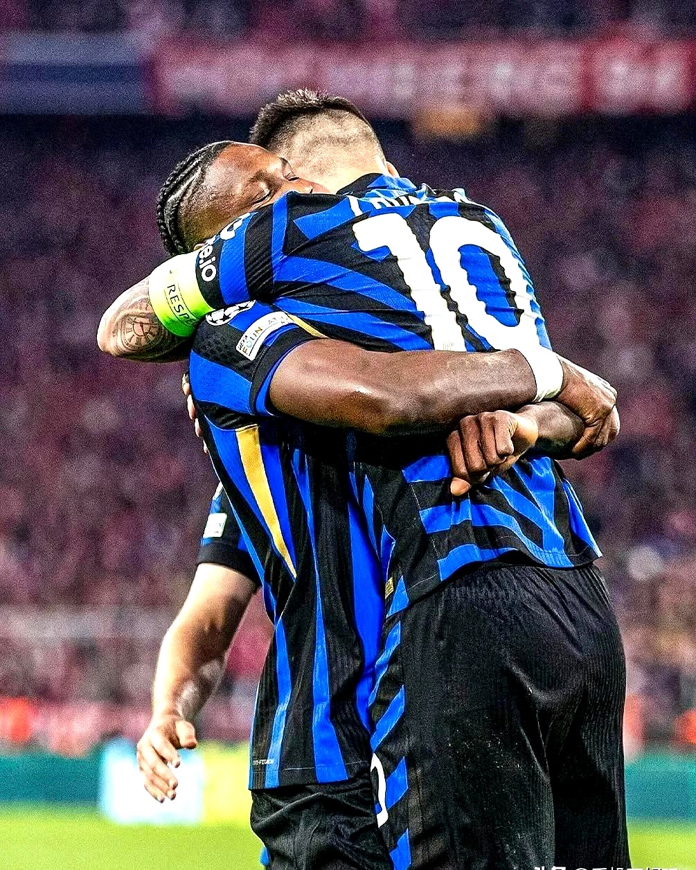 开云中国-赛地聚焦：欧冠赛前热度飙升，深圳男篮战术微调，更衣室稳定，身体对抗强度拉满