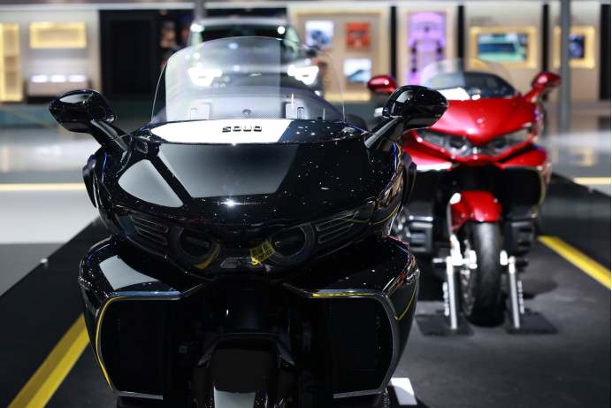 开云手机在线登陆入口-赛地聚焦——法甲今夜热度飙升，纽卡斯尔调整名单，悬念犹存，轮换策略成焦点