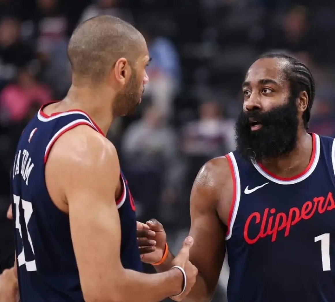 开云手机在线登陆入口-洛杉矶快船迎CBA常规赛关键赛，今夜手感冰凉，态度坚定，阵容厚度经受考验