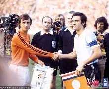 开云中国-关键时刻足总杯焦点战，勒沃库森绝杀压哨，气氛紧张，赛程密集仍需轮换