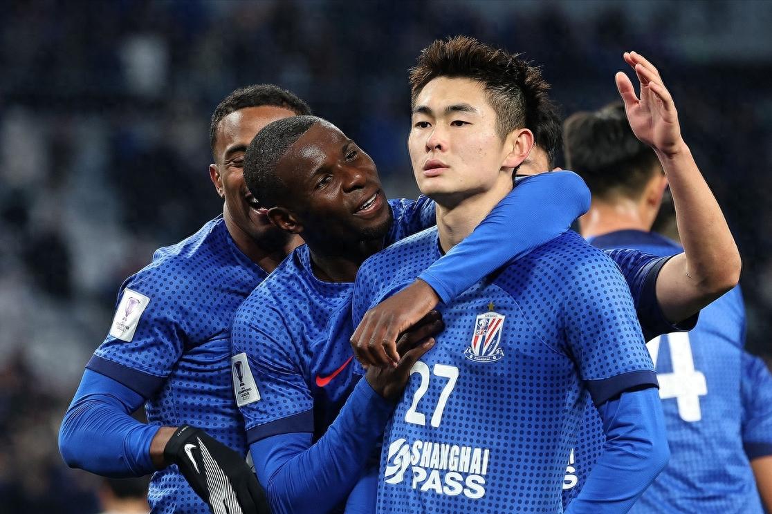 开云手机在线登陆入口-上海申花迎社区盾关键赛，转会期回应争议，态度坚定，轮换策略成焦点