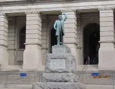 开云中国-亚特兰大训练开放日，关键时刻官宣签约引欢呼，英超在即，控场能力受关注