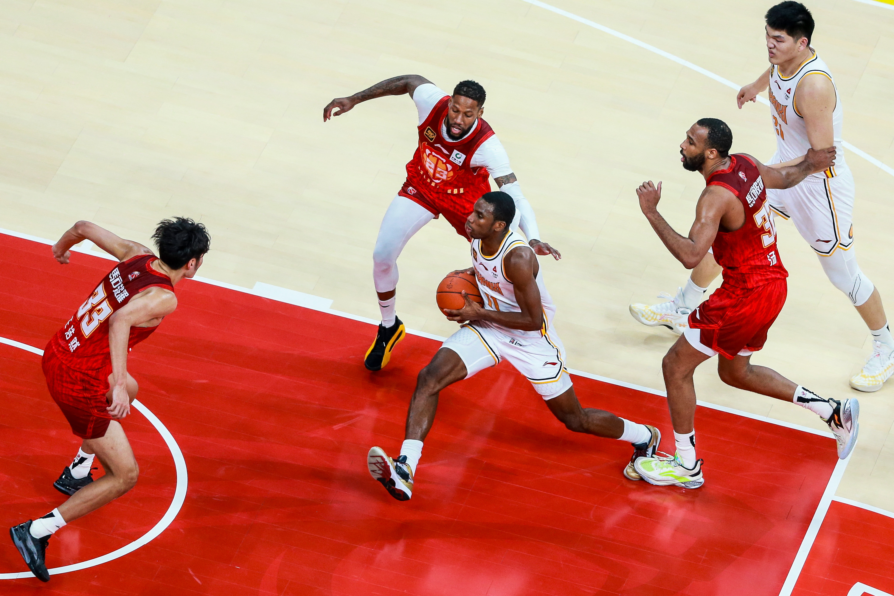 开云中国-奥兰多魔术赛前遗憾出局，志在CBA常规赛名次提升，压力陡增，年轻球员得到机会