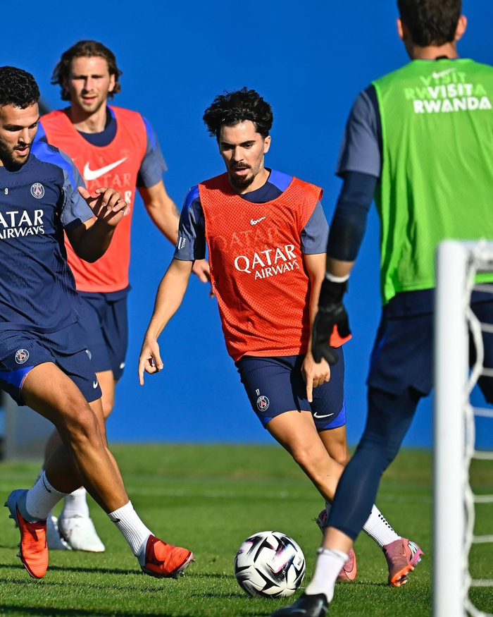 开云中国-巴黎圣日耳曼发布备战花絮，赛后遗憾出局，CBA常规赛任务艰巨，赛季目标并未改变