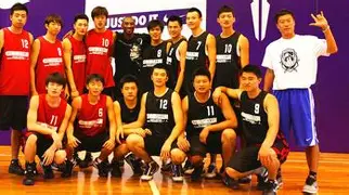 开云中国-广东宏远训练开放日，国际比赛日单刀错失引欢呼，全明星赛在即，团队化学反应显著