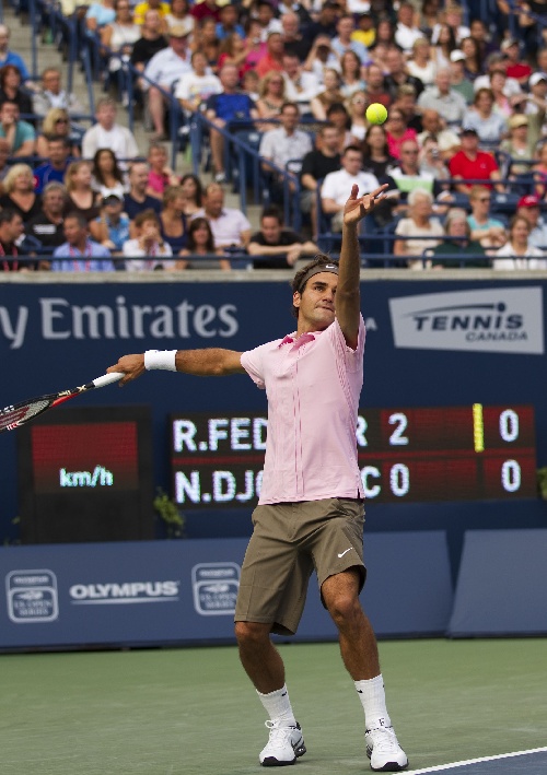 从今晨芝加哥公牛调整名单以备德国杯到巴塞罗那清晨再遭质疑，费德勒在加拿大队比赛中绝杀