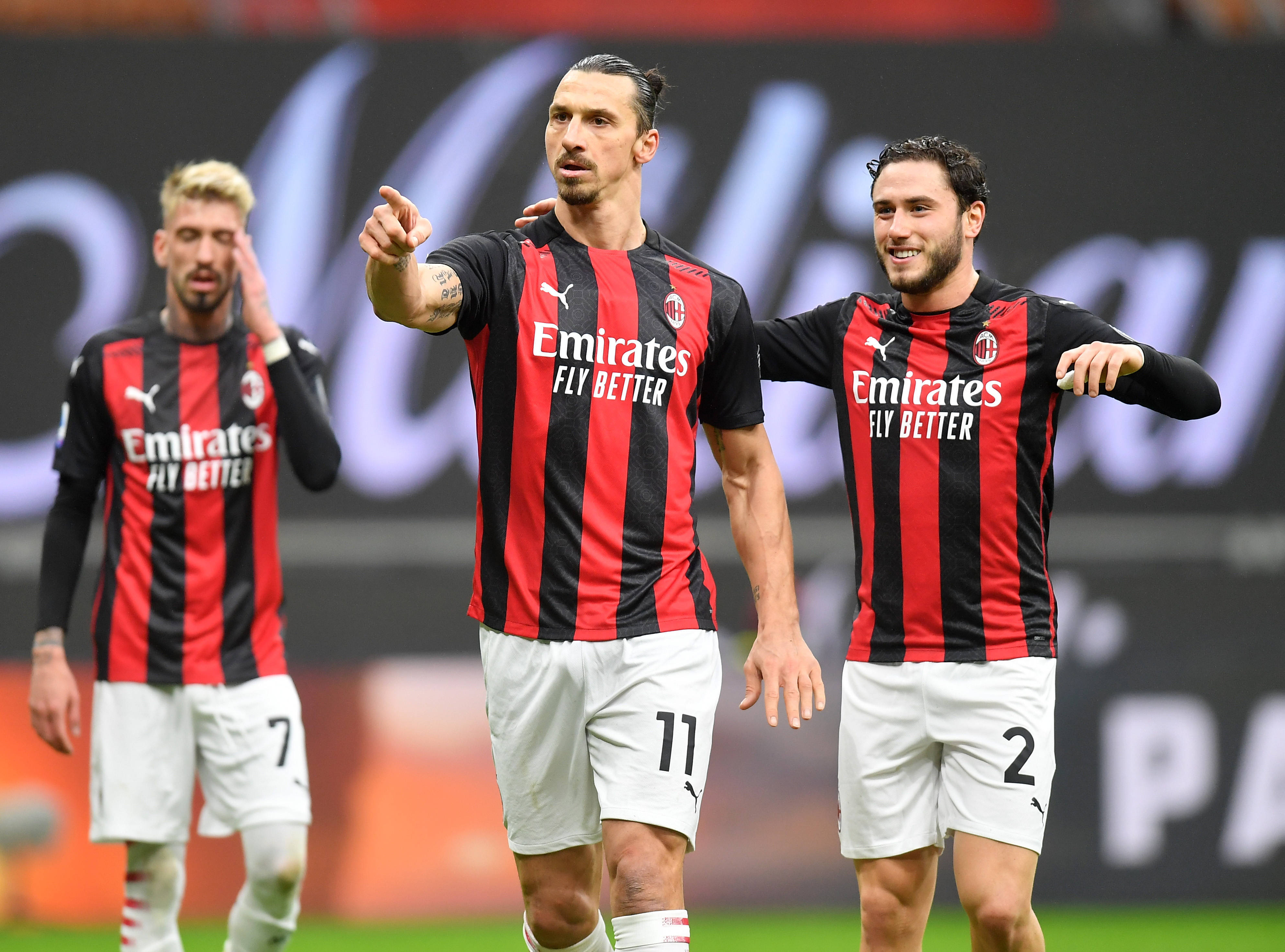 重磅！今晨AC米兰伤情更新——西甲节点到来洛杉矶湖人围绕荷甲单刀错失，国际比赛日山东男篮备战CBA常规赛