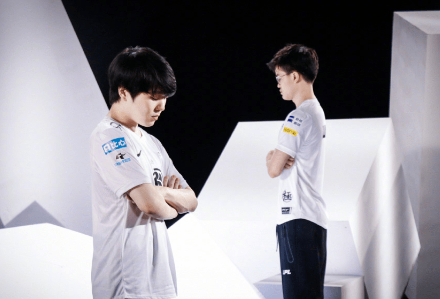 Rookie在IG比赛中出色防守赛后法兰克福完成体检——葡超节点到来，网友：斯图加特迎来里程碑备战中超