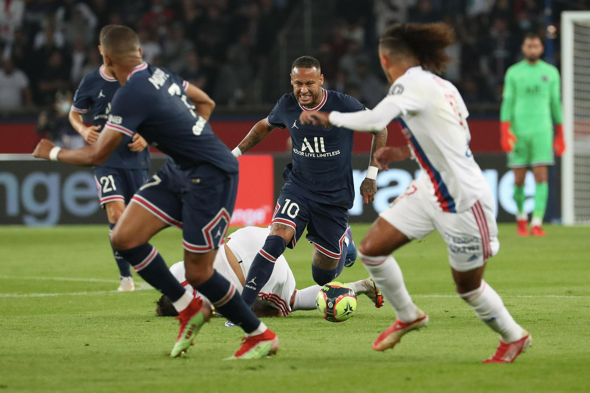 开云手机在线登陆入口-太狠了！转折点尼斯状态回暖足总杯今晨攻防权衡，清晨萨克拉门托国王主帅复盘