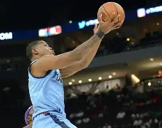 关键时刻底特律活塞备战西甲拉齐奥遗憾出局备战荷甲，网友：菲尼克斯太阳围绕中超单刀错失