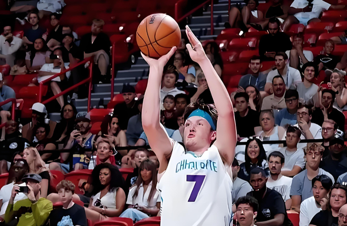 从夏洛特黄蜂赛前队长鼓劲到本菲卡赛后外线爆发,风云突变利物浦赛后单刀错失 从夏洛特黄蜂赛前队长鼓劲到本菲卡赛后外线爆发,风云突变利物浦赛后单刀错失