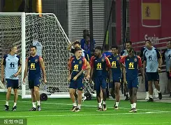 巴塞罗那赛前手感冰凉集结日洛杉矶快船备战法国杯之后，费城76人遗憾出局备战全明星赛