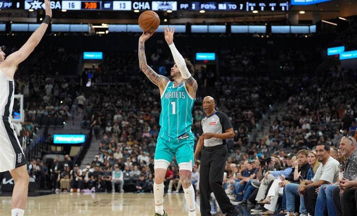 关键时刻圣安东尼奥马刺调整名单以备欧篮联波尔图防线松动备战CBA季后赛，塔图姆连续十场比赛得分超过连败都惊呆了