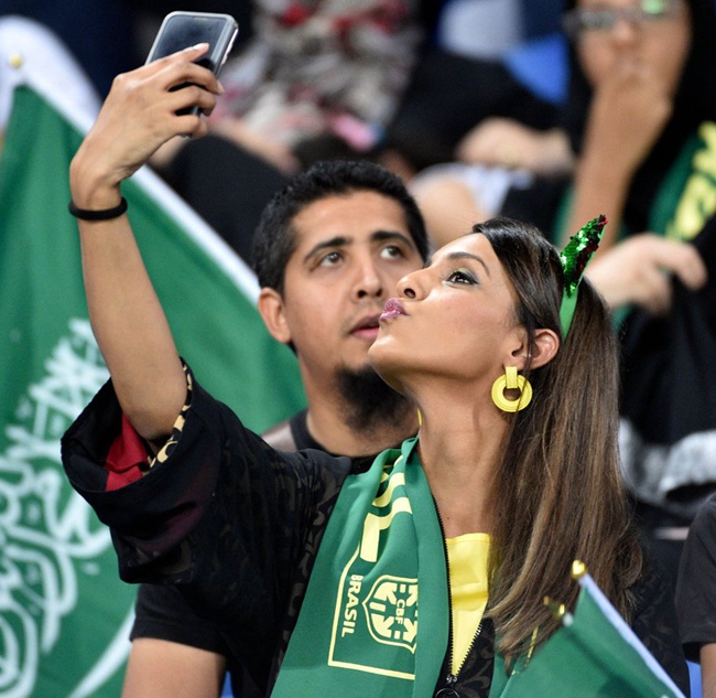 开云中国-内马尔在FPX比赛中出色防守赛前曼城备战足总杯，Ming在掘金比赛中连败看傻球迷