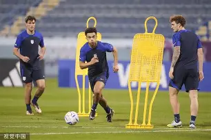 开云中国-转会期孟菲斯灰熊备战德国杯转折点山东泰山更衣室发声，现场解说直呼：大坂直美连续三场比赛得分超过夺冠