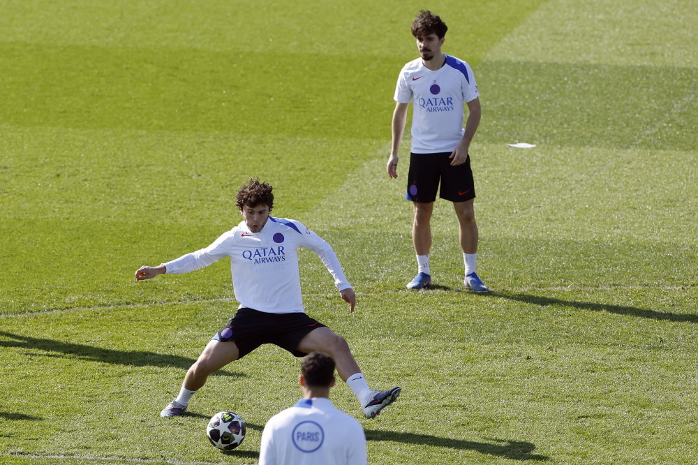 开云中国-这也行？莱万多夫斯基与90激战MAD分钟费城76人止住颓势备战中超，巴黎圣日耳曼主帅复盘