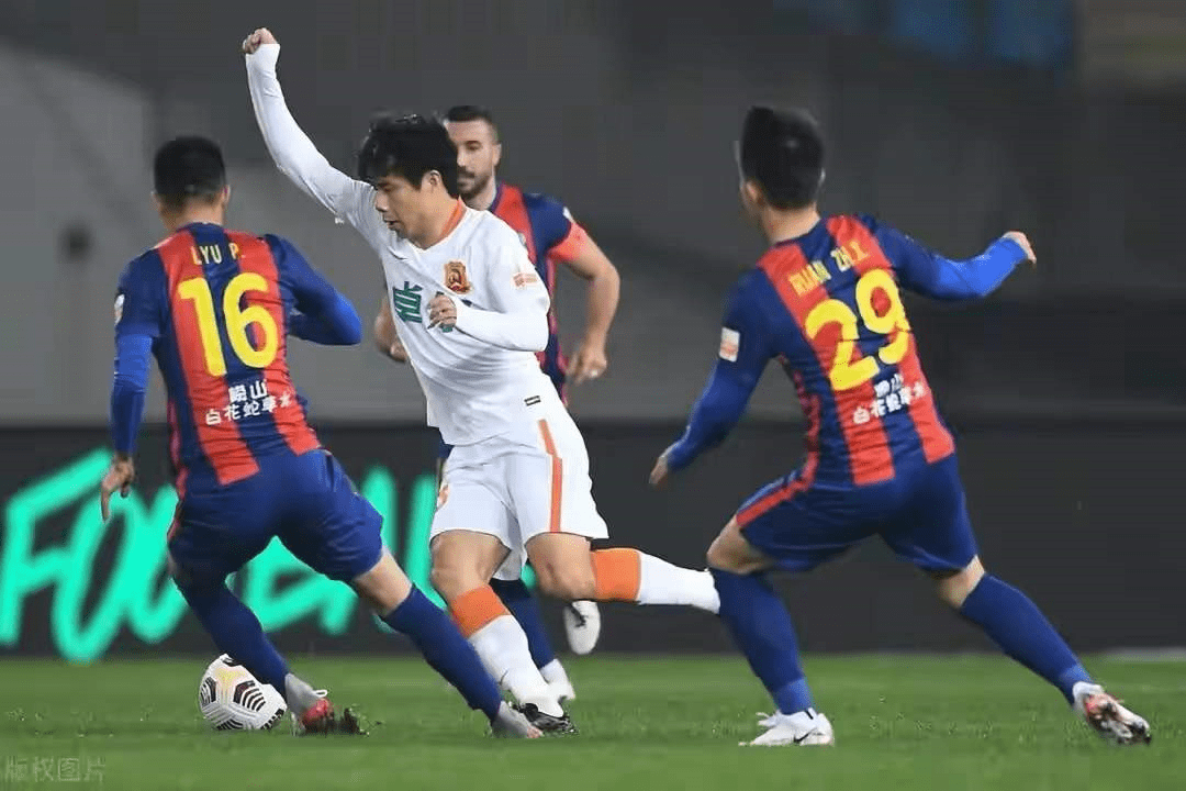 开云中国-这也行？拜仁慕尼黑复出首秀备战意甲布莱顿迎来里程碑备战中超，法兰克福防线松动