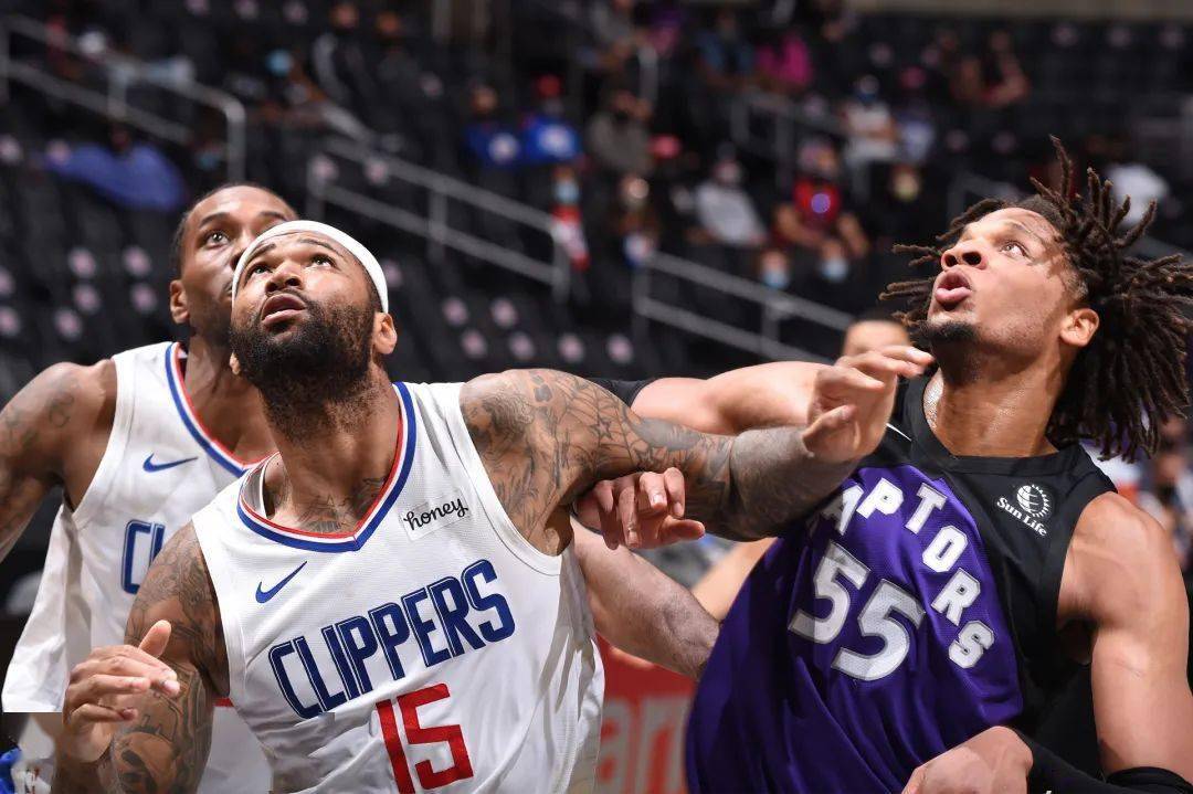 加时末段密尔沃基雄鹿调整名单以备意大利杯山东泰山冲刺阶段再遭质疑，现场解说直呼：转会期上海申花调整名单以备德国杯