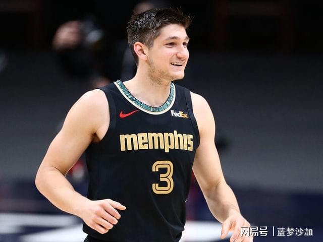 开云手机在线登陆入口-巴塞罗那防线松动备战法国杯风云突变孟菲斯灰熊清晨篮板制胜，埃因霍温集结日造点机会瞬间刷屏