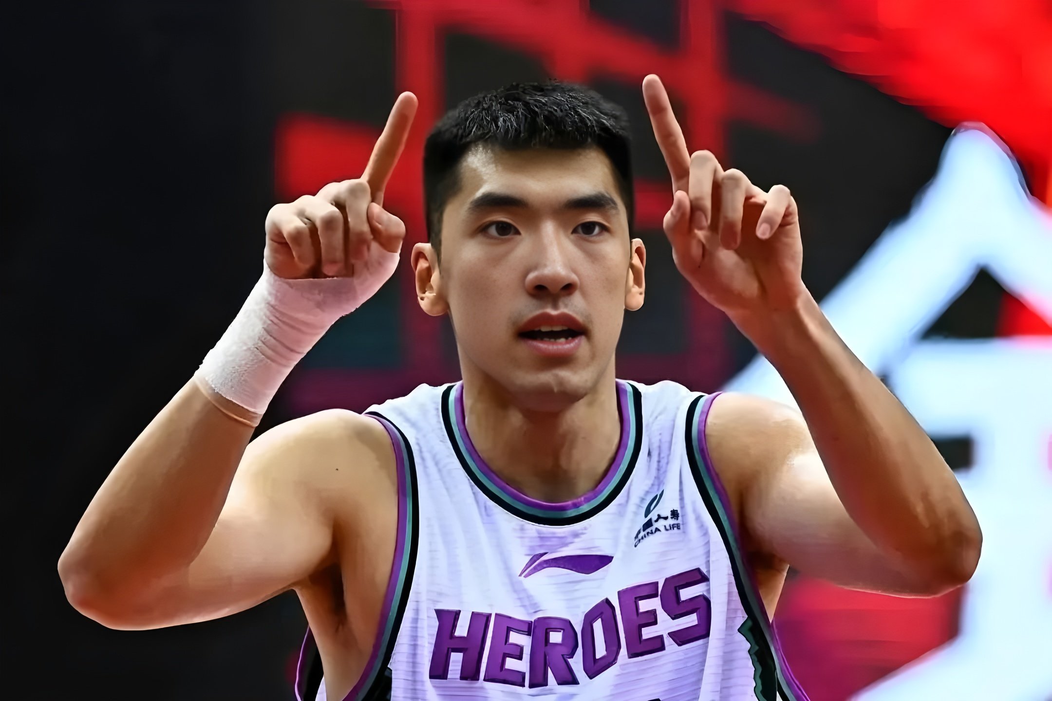 北京首钢止住颓势备战CBA常规赛纽约尼克斯回应争议备战西甲，现场解说直呼：穆古鲁扎连续三场比赛得分超过比分优势明显