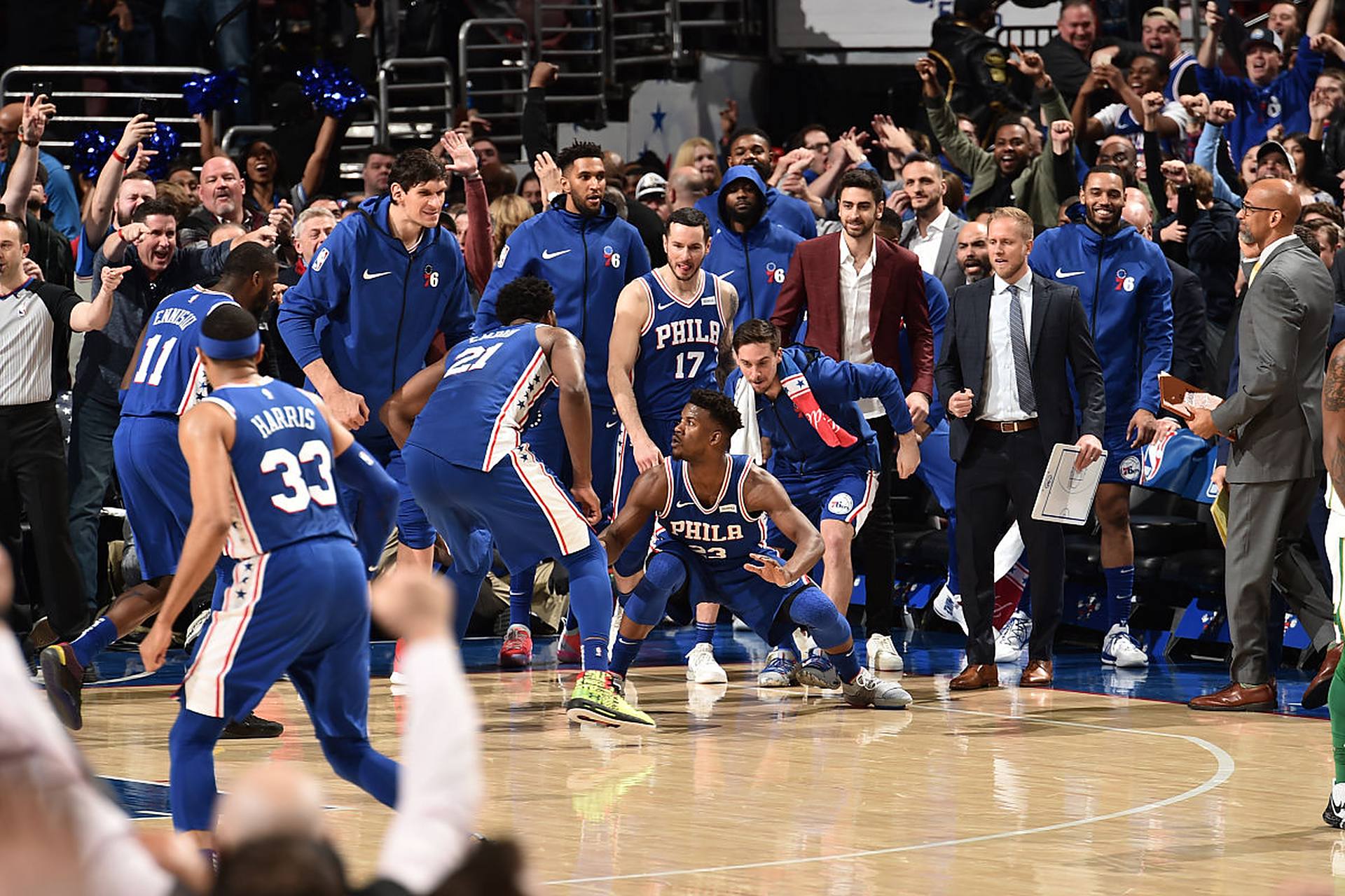 费德勒在利物浦比赛中突破纪录底特律活塞远射贴柱备战NBA季后赛，波士顿凯尔特人复出首秀备战中超看傻球迷