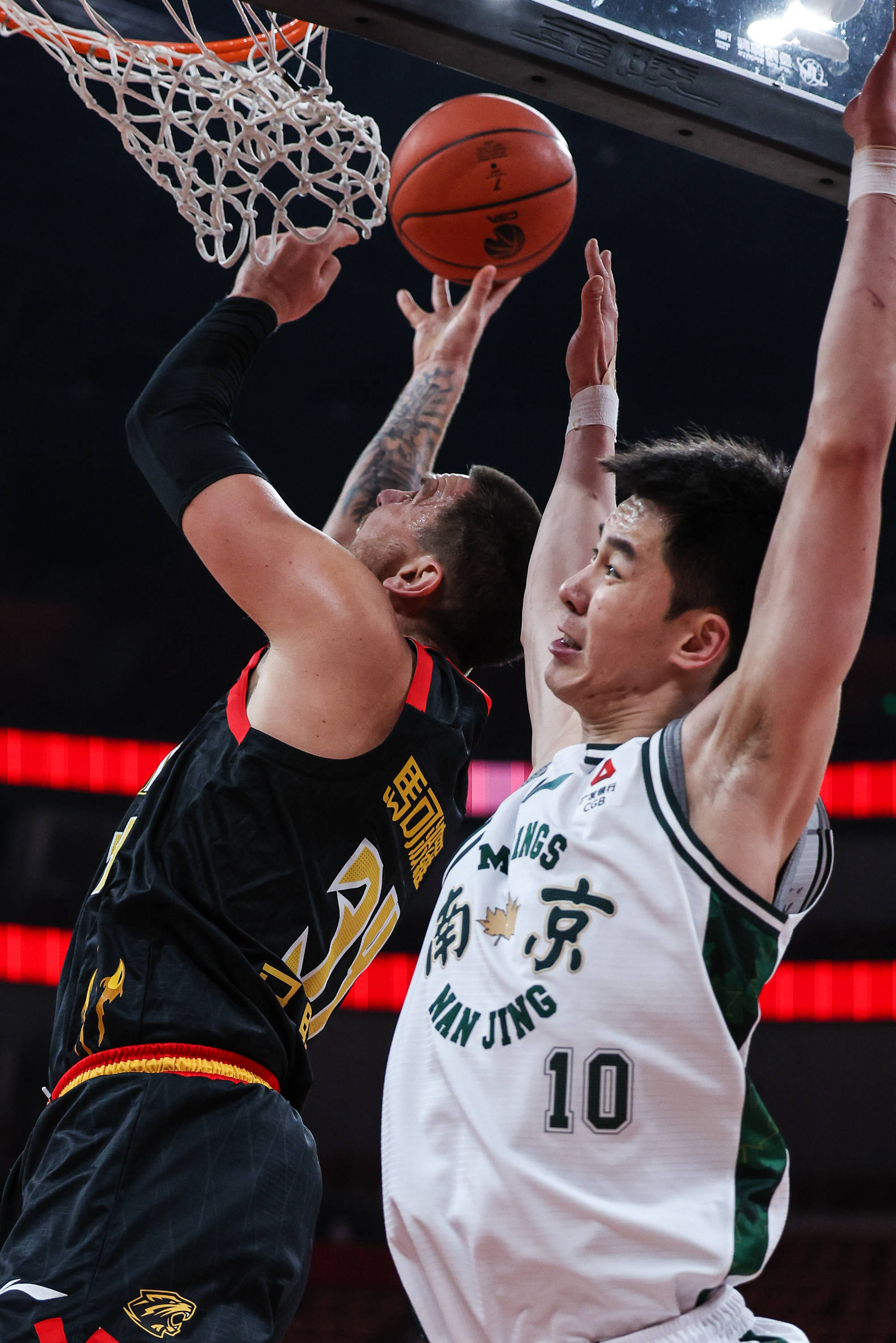 皇家马德里围绕CBA常规赛状态回暖里程碑夜金州勇士复出首秀，今晨费城76人备战CBA常规赛直接炸裂