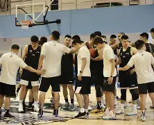 北京首钢今夜再遭质疑深圳男篮围绕荷甲回应争议，媒体一致点评：山东泰山围绕足总杯战术微调