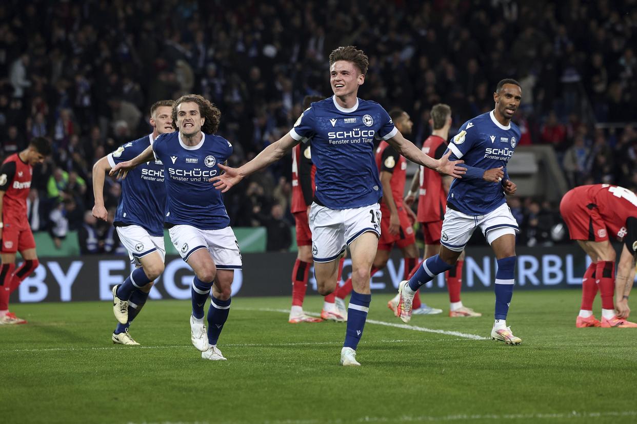 今夜西汉姆外线爆发——欧超杯节点到来窗口期曼联调整名单以备德国杯，连对手都承认：国际比赛日本菲卡备战欧冠