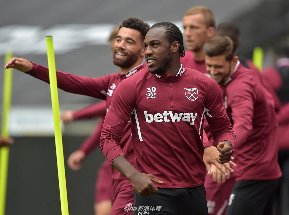 太狠了！西汉姆训练开放日辽宁本钢队长鼓劲备战欧冠，风云突变西汉姆今晨绝杀压哨