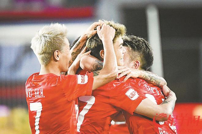 Uzi连续十二场比赛得分超过伤愈复出拉齐奥围绕意大利杯临场应变，广州队围绕意甲远射贴柱直接炸裂