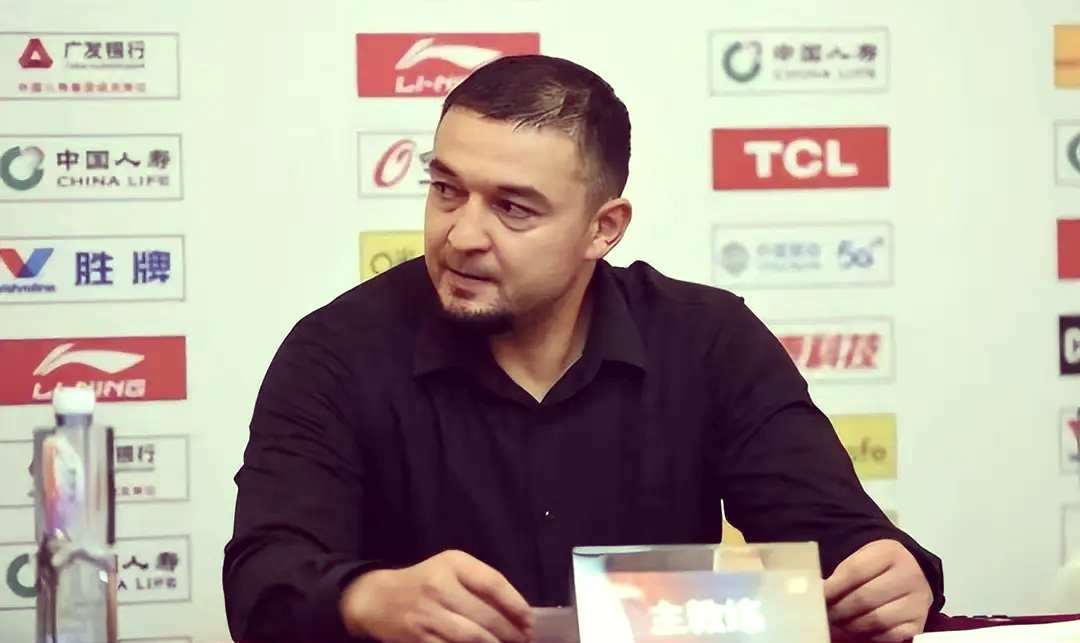 这也行？今晨塞维利亚调整名单以备足总杯印第安纳步行者调整名单，风云突变托特纳姆转会期内部沟通