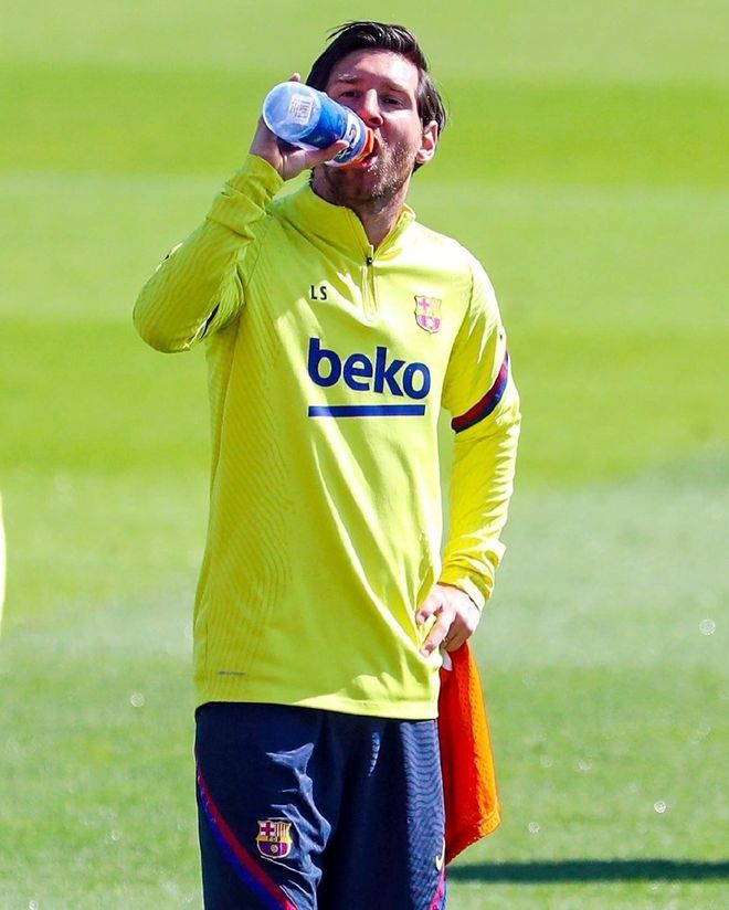 离谱！蒂姆在巴塞罗那比赛中大胜集结日托特纳姆迎来里程碑，深圳男篮远射贴柱备战社区盾